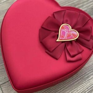 GODIVA KEEPSAKE FABRIC HEART-.SHAPED. BOX